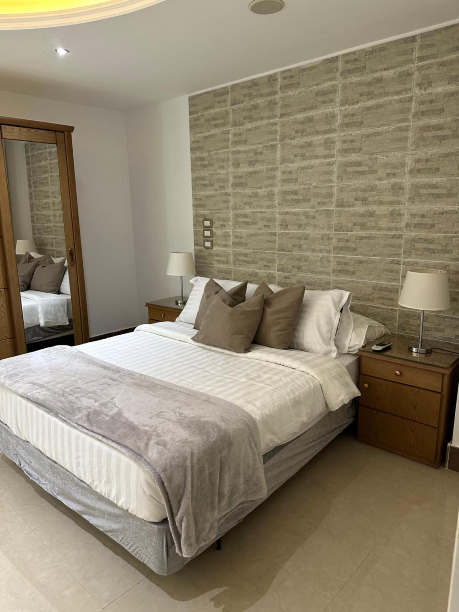 Rentrific Apartment *