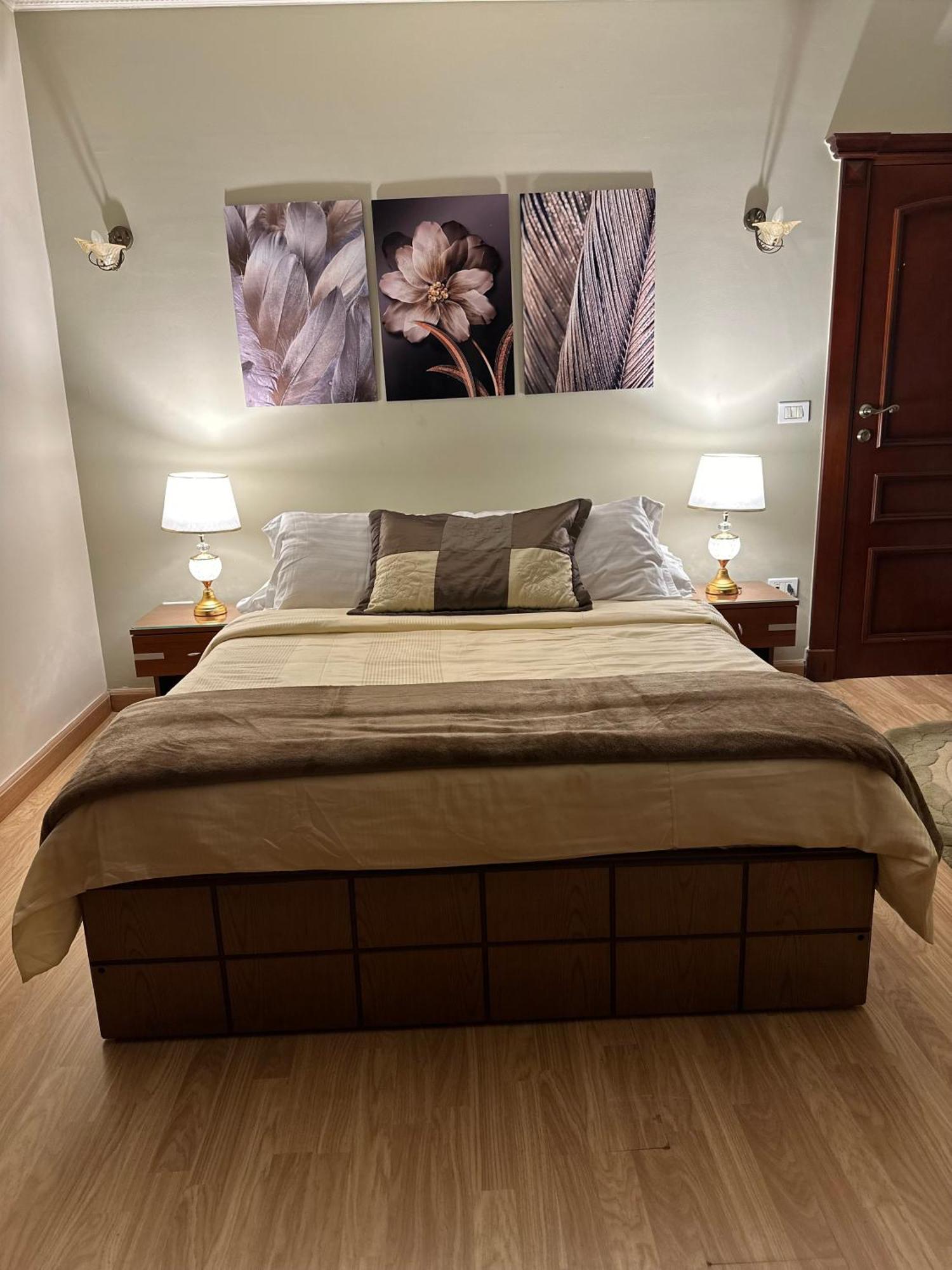 Rentrific Apartment *