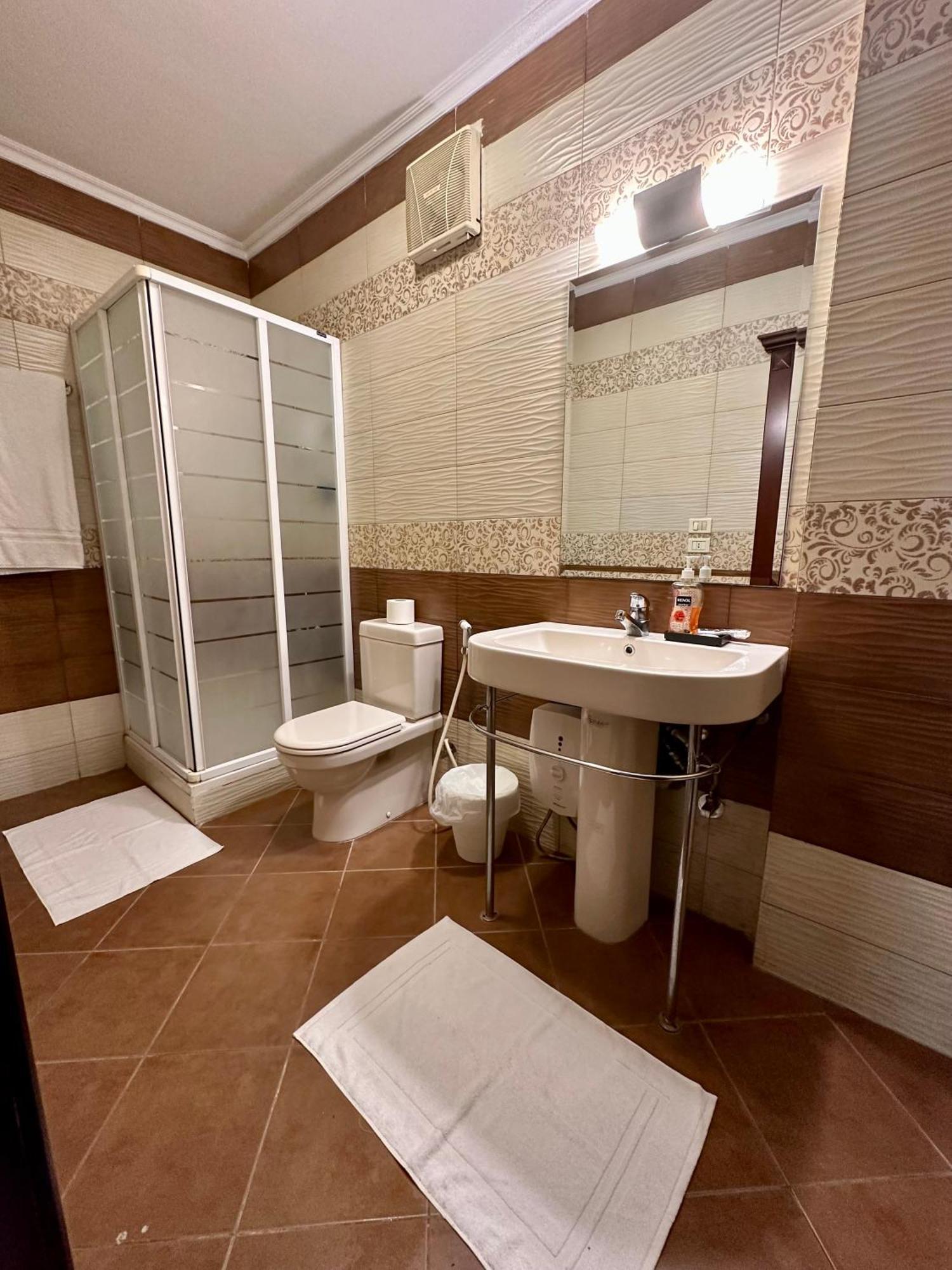 Rentrific Apartment *