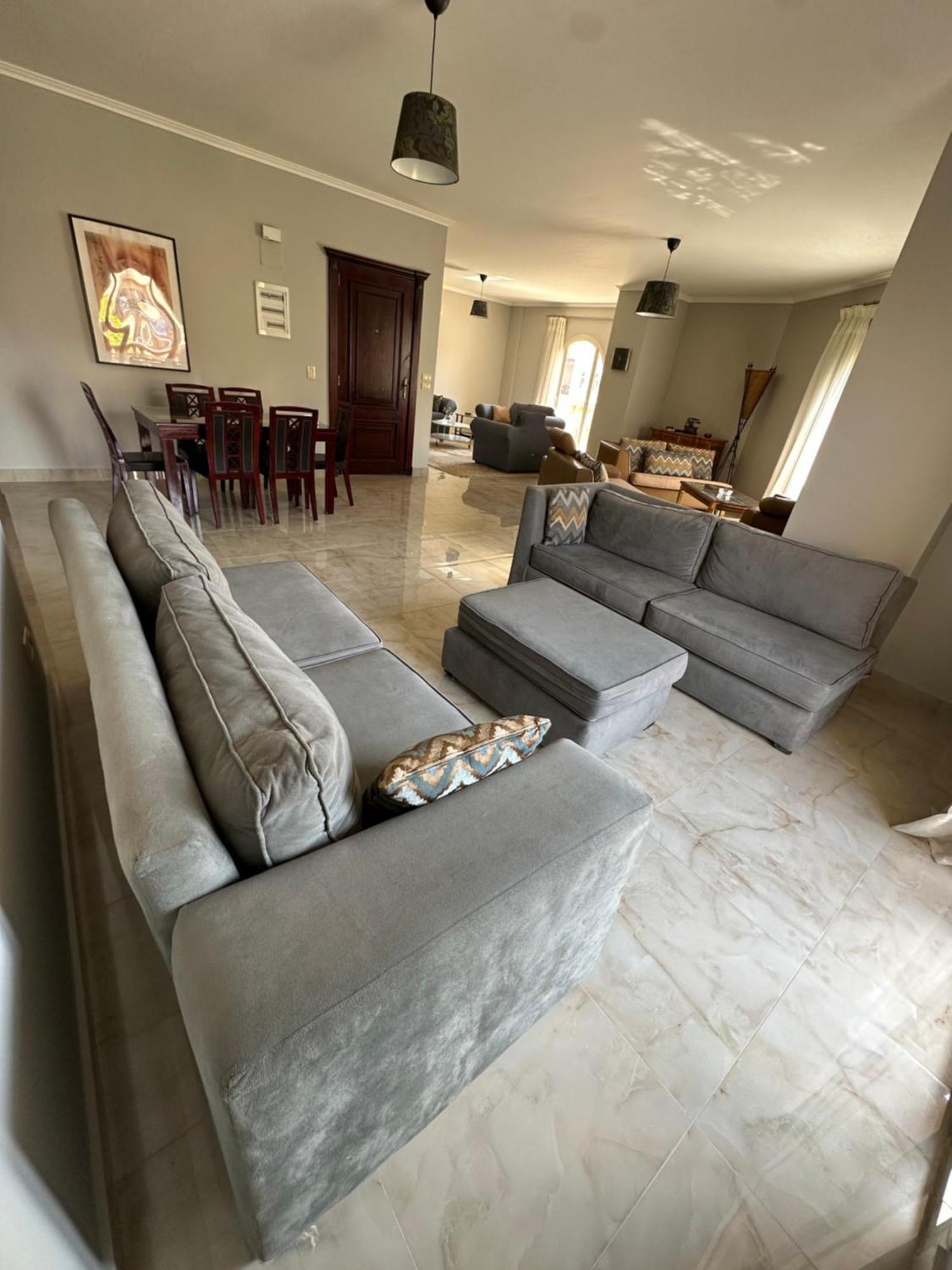 Rentrific Apartment *